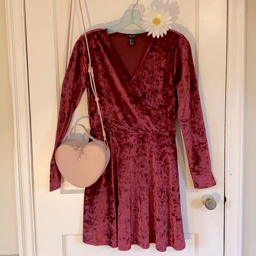 Forever 21 US size L velvet sleeved V neck dress